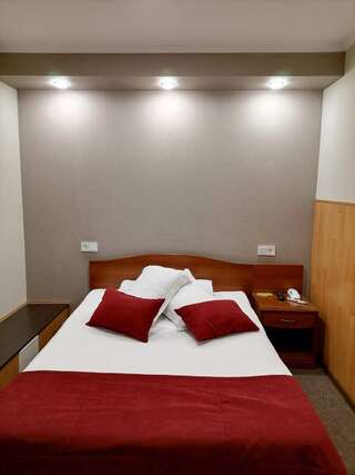 Гостиница Прага Улан-Удэ Одноместный номер с ванной комнатой-2