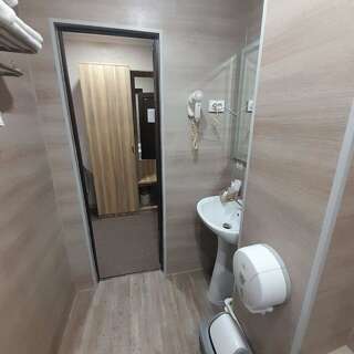 Гостиница Прага Улан-Удэ Одноместный номер с ванной комнатой-4